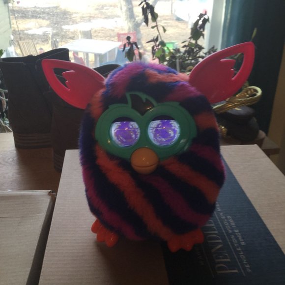 Furby works tie dye in excellent working condition - Picture 3 of 7